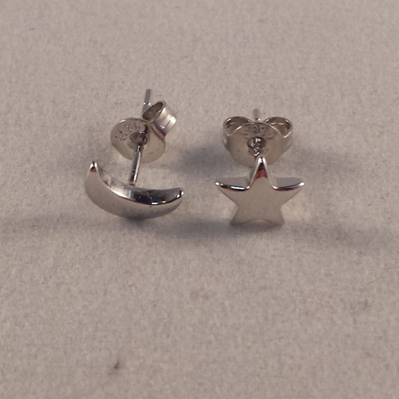 Mens 18K White Gold Filled Star Moon Stud Earrings Party Gift - Picture 2 of 2